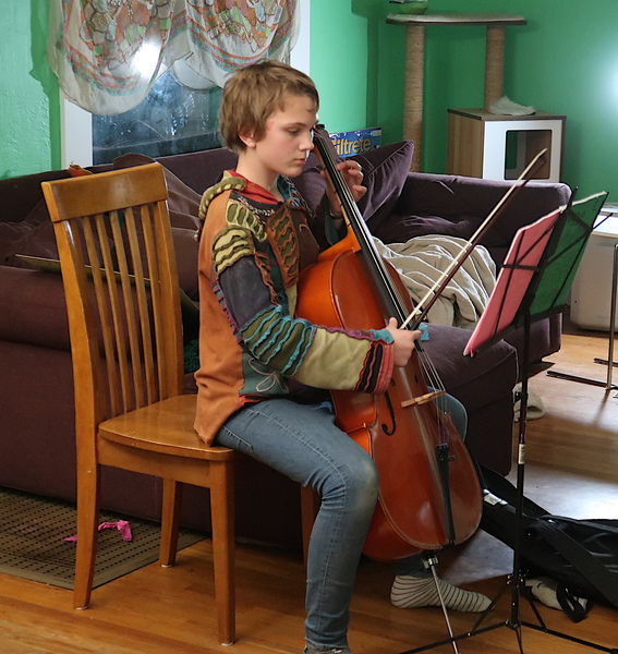 IMG_5487-maggy-cello.jpg